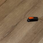 Piso Vinilico Ospe 4mm CLICK Ilumine - Benzoar.jpg